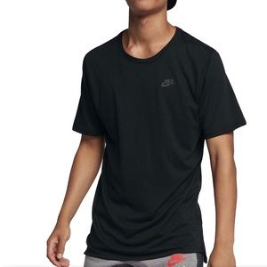Men’s Nike black sport shirt medium